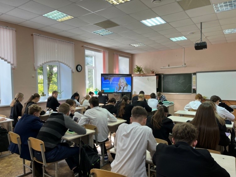 Сегодня в нашей школе проходила профориентационная онлайн-диагностики «Мои ориентиры» для 9 и 11 классов.