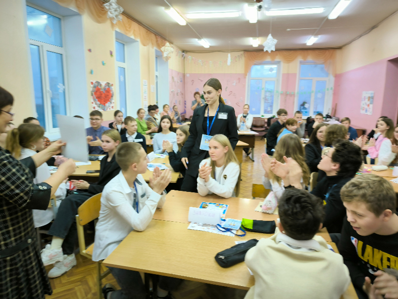 19 декабря 2024 года преподаватели МБОУ СШ№10 п. Лежнево провели первое заседание интеллектуального клуба «Лаборатория грамотея».